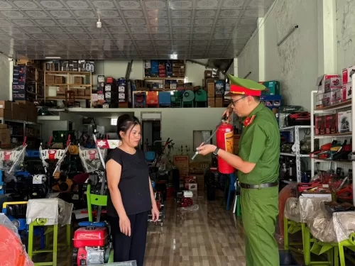 Công an xã Than Uyên hướng dẫn công tác phòng cháy chữa cháy trên địa bàn xã