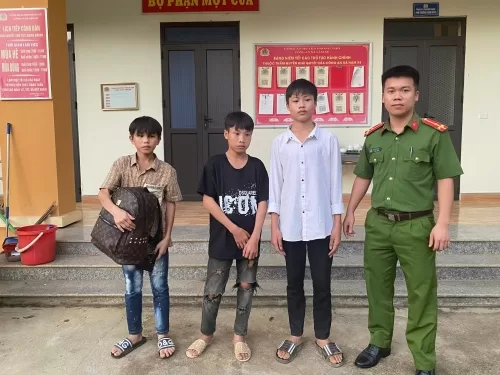 Công an xã Sin Suối kịp thời phát hiện, ngăn chặn 03 cháu học sinh lớp 9 nghe theo các đối tượng trên mạng xã hội dụ dỗ bỏ nhà đi làm thuê