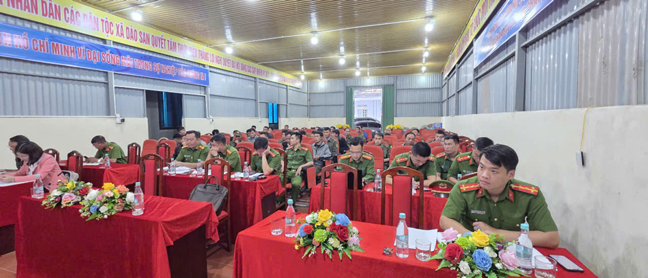 ​​​​​​​Quang cảnh diễn đàn