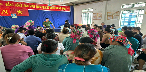 Công an xã Mường Than tăng cường công tác tuyên truyền, vận động Nhân dân giao nộp vũ khí, vật liệu nổ, CCHT