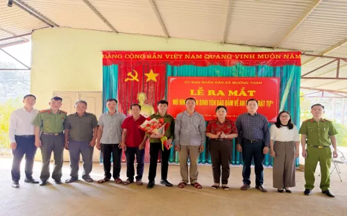 Công an xã Mường Than ra mắt mô hình “Bản bình yên, đảm bảo an ninh, trật tự”. Điểm sáng trong phong trào Toàn dân bảo vệ an ninh Tổ quốc.