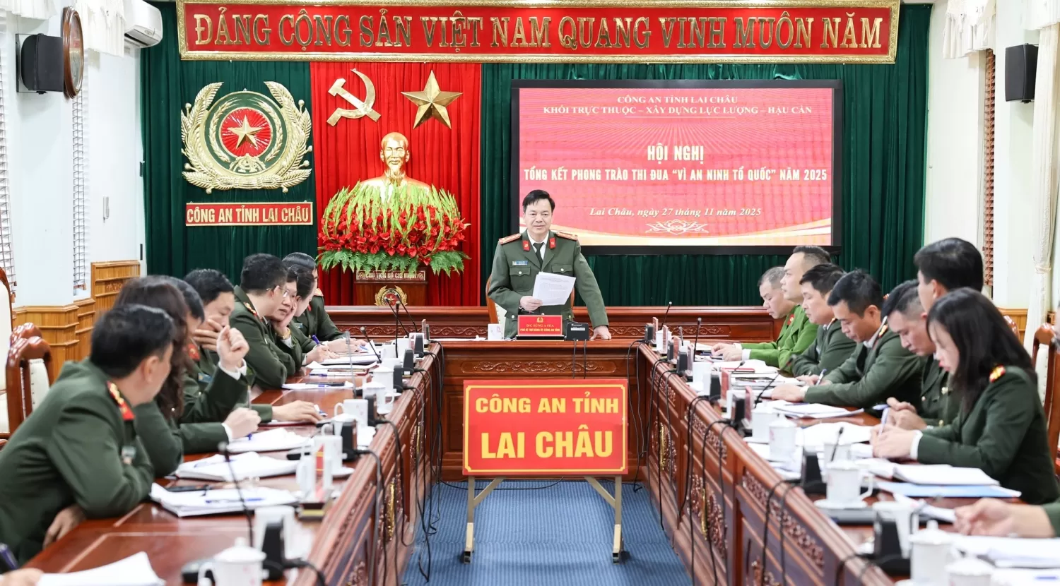 Đại tá Sùng A Súa - Phó Giám đốc Công an tỉnh phát biểu tại hội nghị