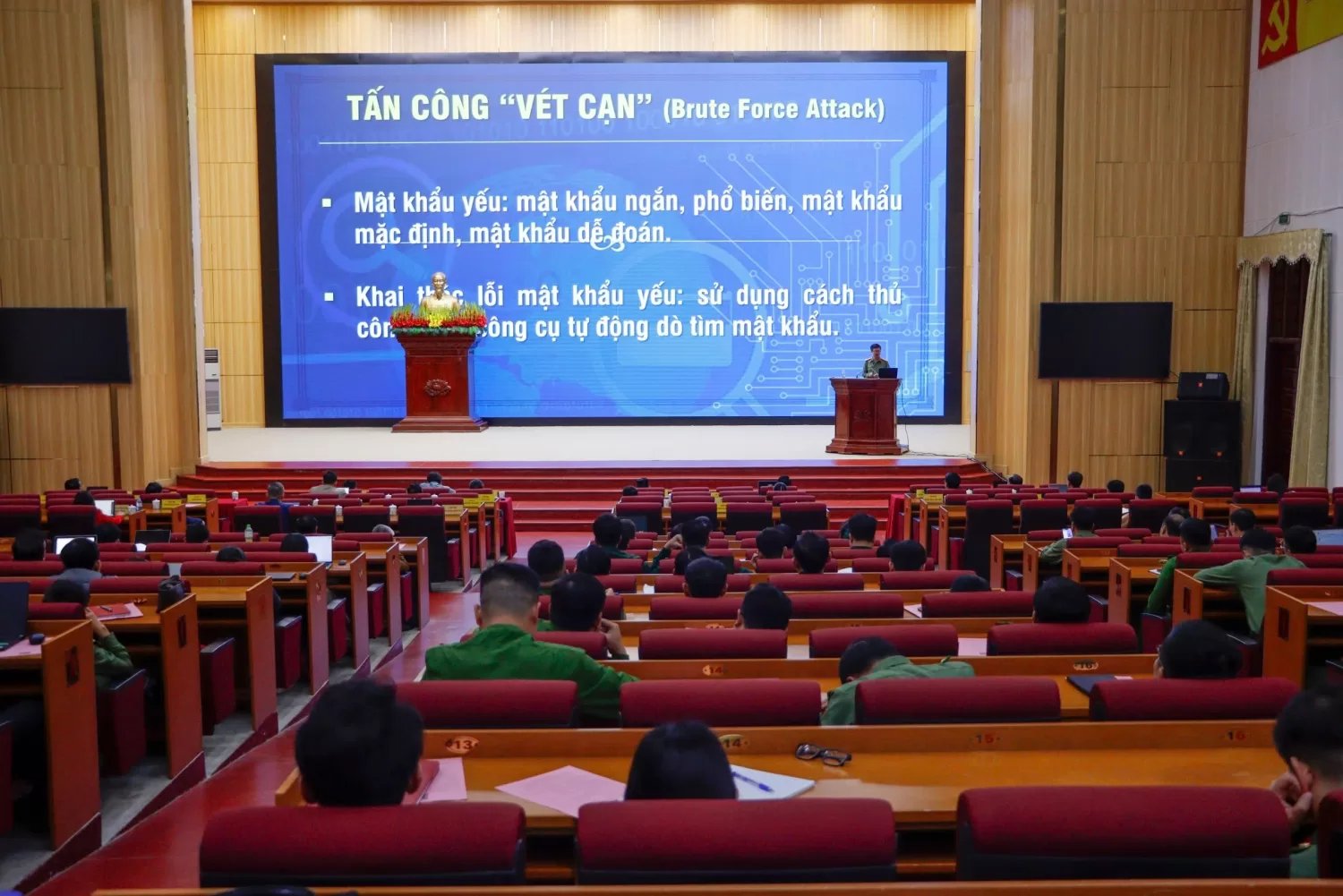 Ủy ban Nhân dân tỉnh Lai Châu tổ chức tập huấn công tác bảo đảm an toàn, an ninh mạng, bảo vệ dữ liệu cá nhân cho các cơ quan đơn vị, doanh nghiệp trên địa bàn tỉnh