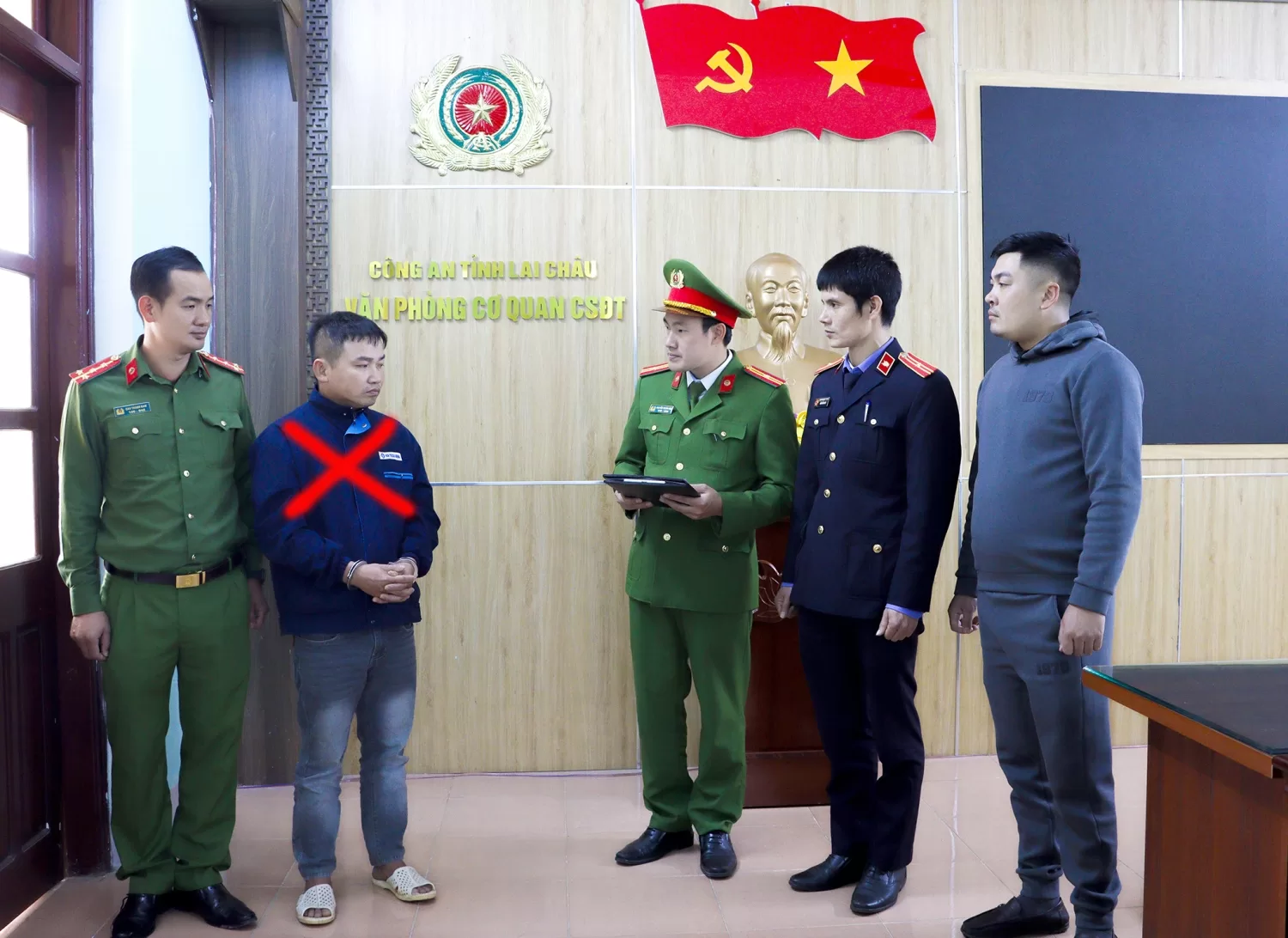 Cơ quan Cảnh sát điều tra Công an tỉnh Lai Châu thi hành Lệnh bắt khẩn cấp đối với Quách Văn Lập (x)