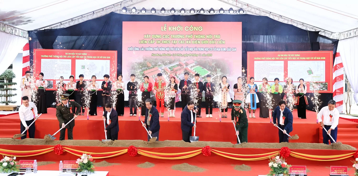 Đồng chí Bộ trưởng Bộ GD&ĐT, Lãnh đạo tỉnh Lai Châu, Công an tỉnh, xã Hua Bum và nhà đầu tư thực hiện Lễ Khởi công xây dựng 2 trường liên cấp Tiểu học và THCS xã Hua Bum và Dào San