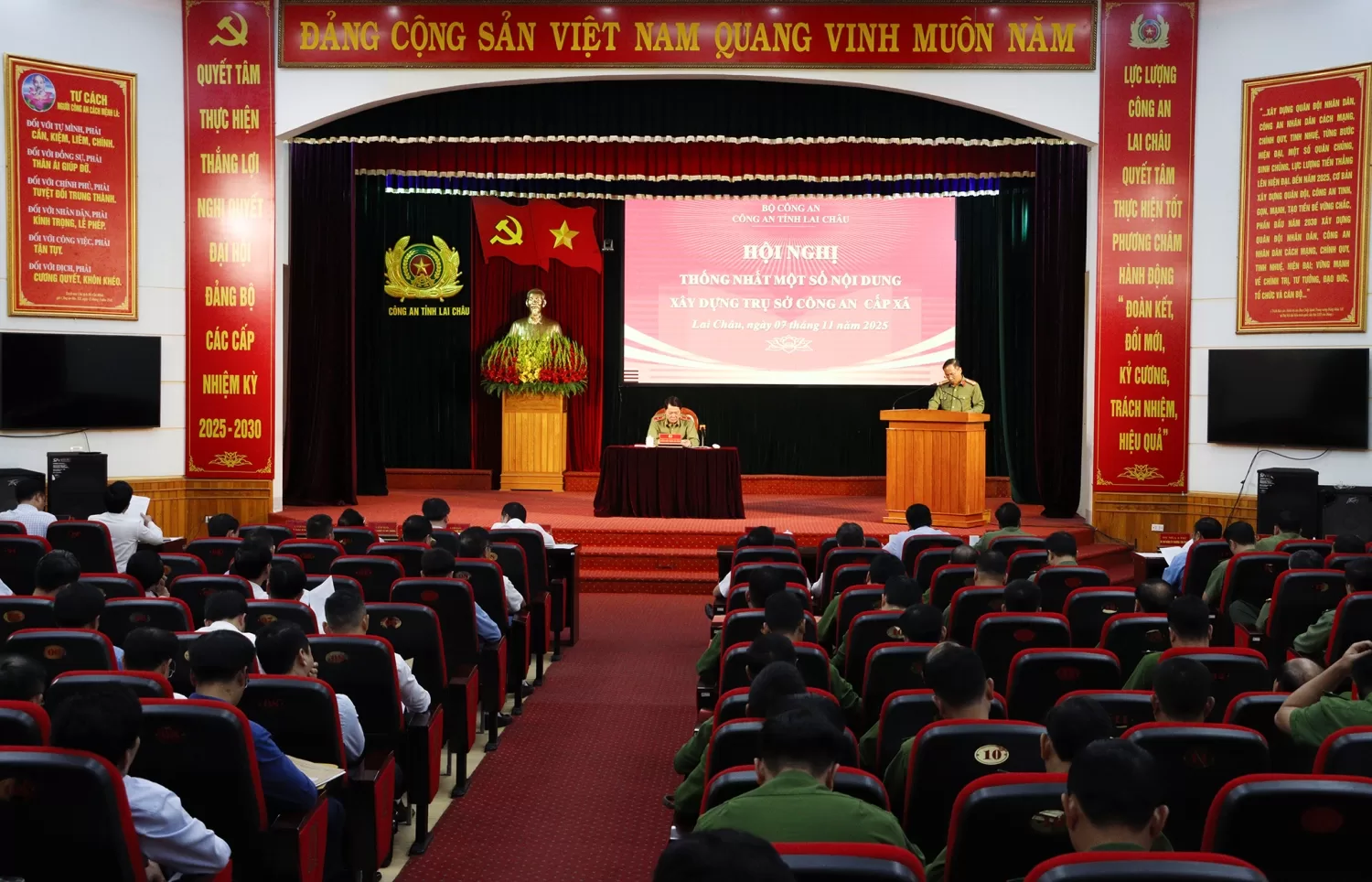 Quang cảnh Hội nghị
