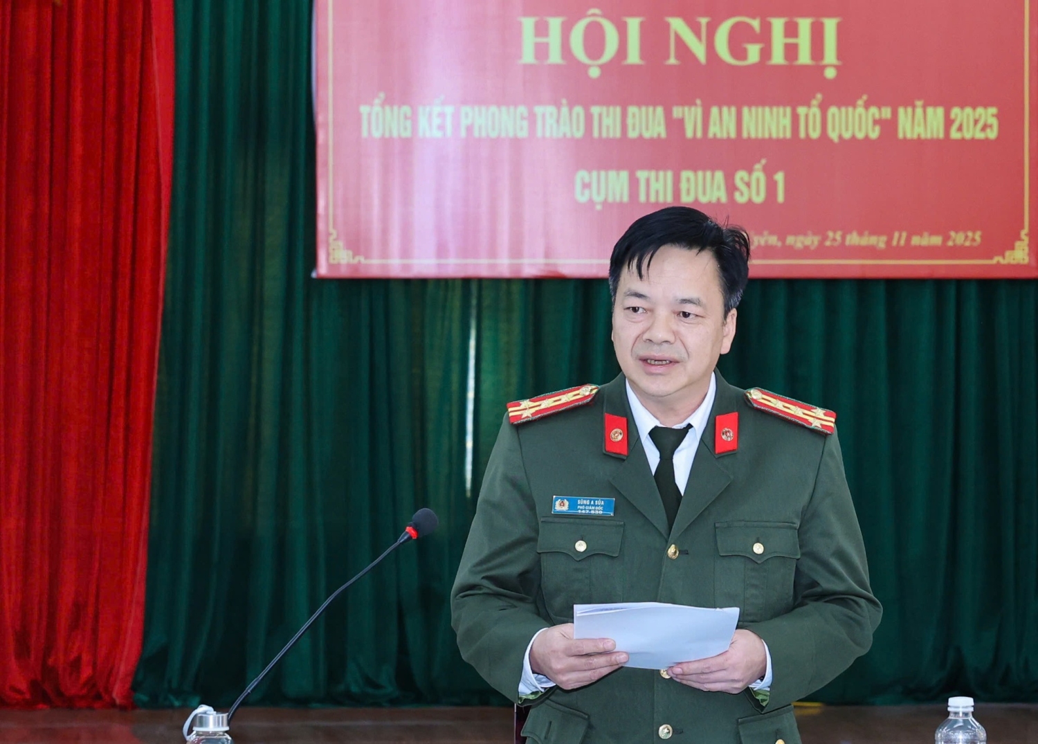 Đại tá Sùng A Súa – Phó Giám đốc Công an tỉnh phát biểu chỉ đạo tại hội nghị.