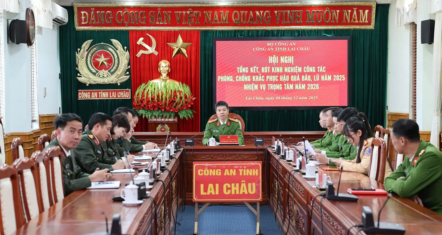 Đại tá Lê Anh Hưng - Phó Giám đốc Công an tỉnh dự hội nghị tại điểm cầu Côn an tỉnh