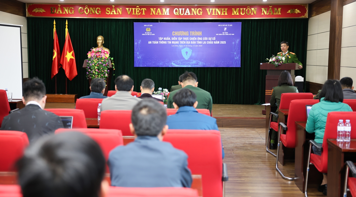 Đại tá Lê Anh Hưng - Phó Giám đốc Công an tỉnh phát biểu tại Chương Trình