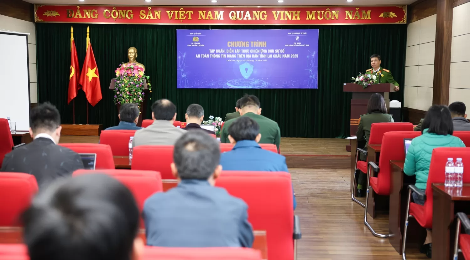 Đại tá Lê Anh Hưng - Phó Giám đốc Công an tỉnh phát biểu tại Chương Trình