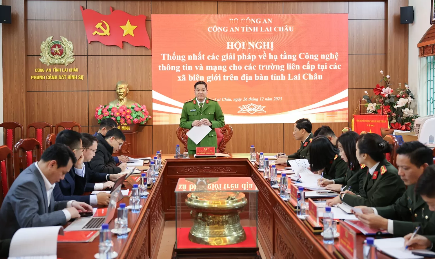 Đại tá Phạm hải Đăng - Phó Giám đốc Công an tỉnh phát biểu tại Hội nghị