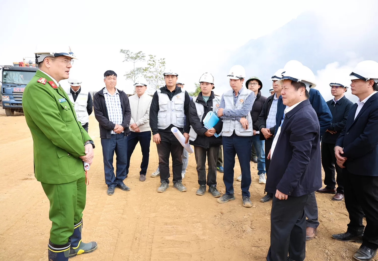 Đẩy nhanh tiến độ thi công dự án Trường phổ thông nội trú  liên cấp Tiểu học và THCS xã Pa Tần