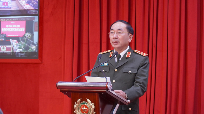 Thứ trưởng Trần Quốc Tỏ chủ trì hội thảo.