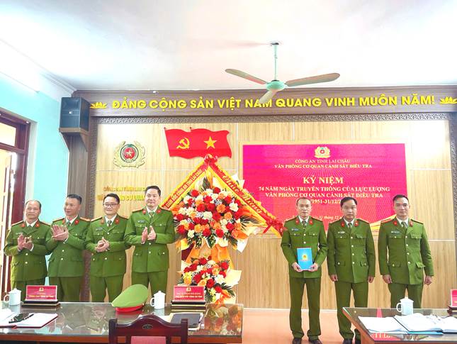 ''''A group of men in green uniforms standing in front of a floral arrangement

AI-generated content may be incorrect.''''