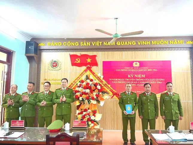 Toàn cảnh Hội nghị Tổng kết năm 2025 , triển khai công tác năm 2026 của Văn phòng Cơ quan CSĐT Công an tỉnh