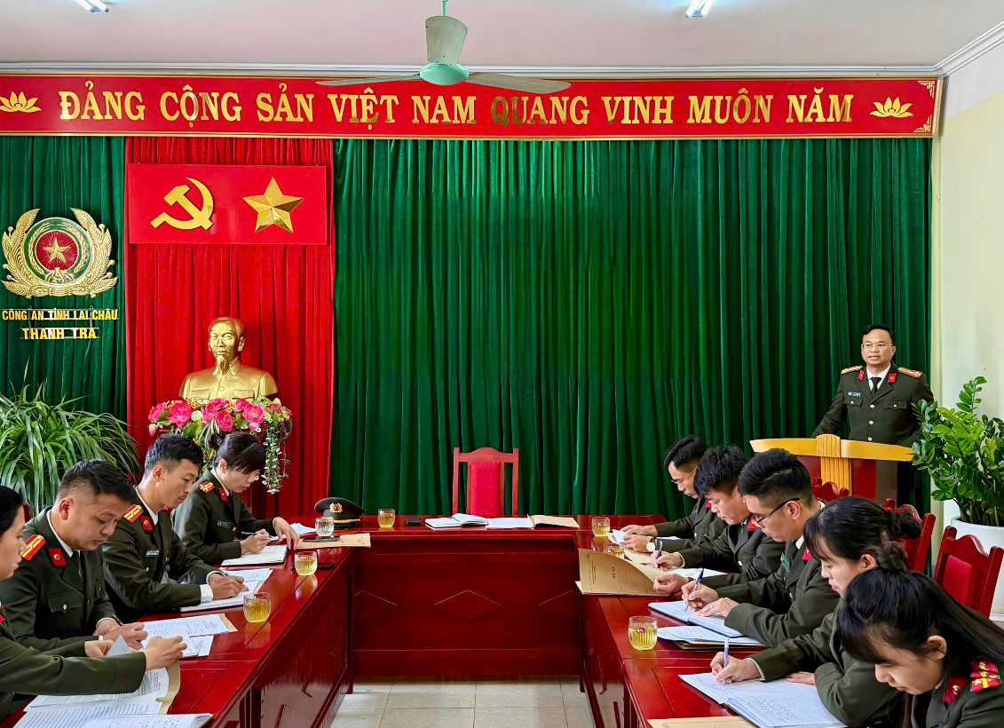 Đồng chí Hà Thái Hoàn - Bí thư Chi bộ phát biểu kết luận