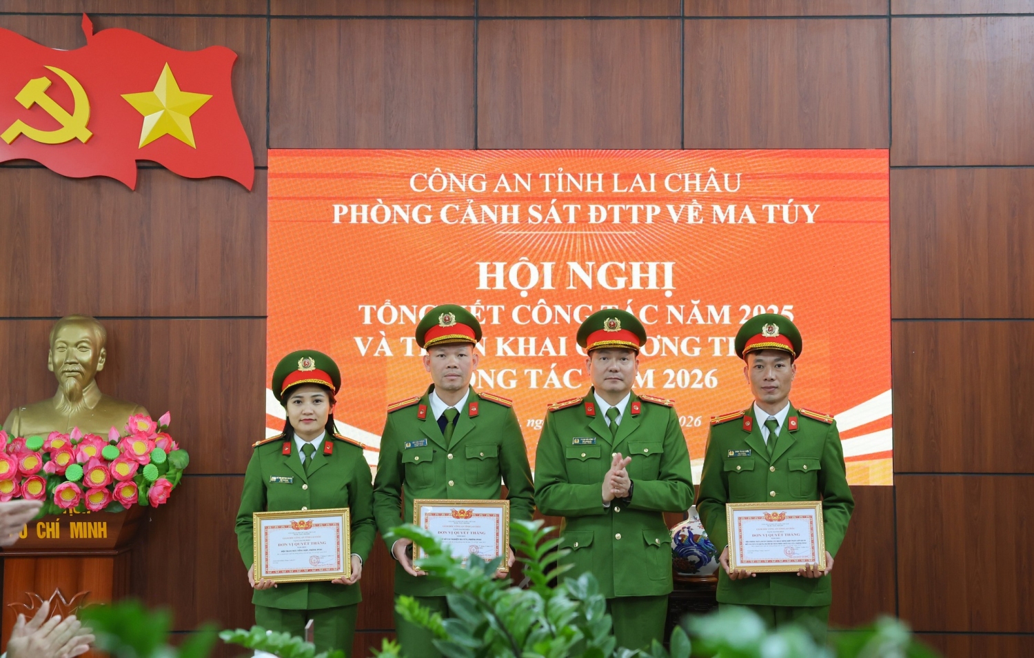 các tập thể có thành tích xuất sắc trong phong trào thi đua "Vì an ninh Tổ quốc" năm 2025