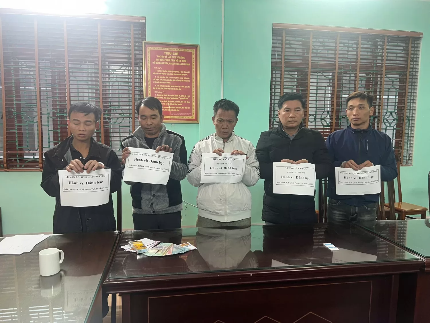 Bắt quả tang nhóm đối tượng đánh bạc xuyên đêm vì... 