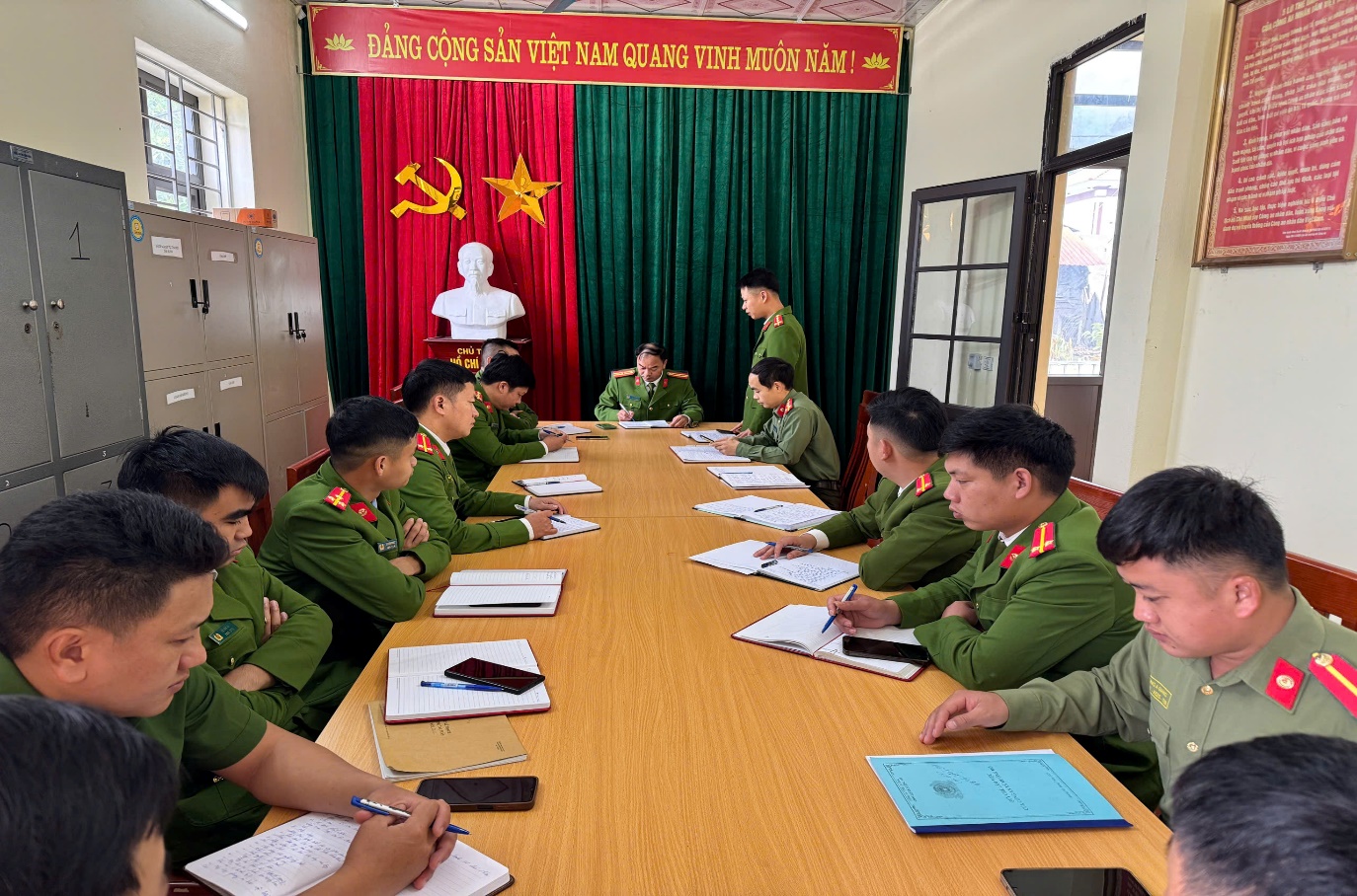 Công an xã Mường Mô tiến hành giao ban, phân công, thành lập tổ công tác