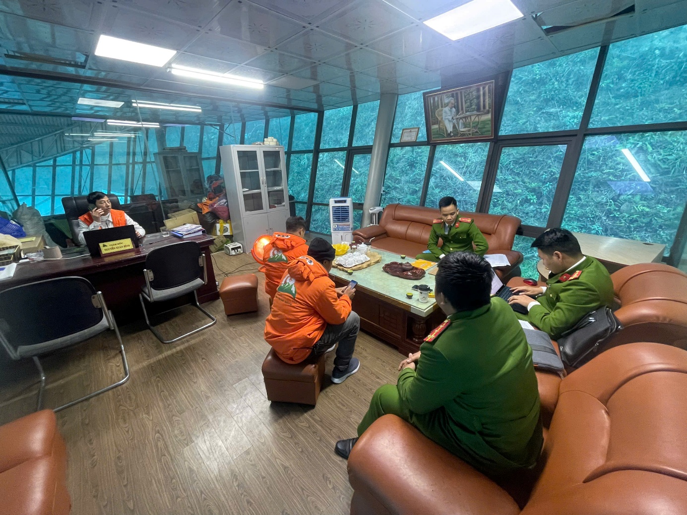 Tổ Công tác kiểm tra tại Khu du lịch Cầu kính rồng mây