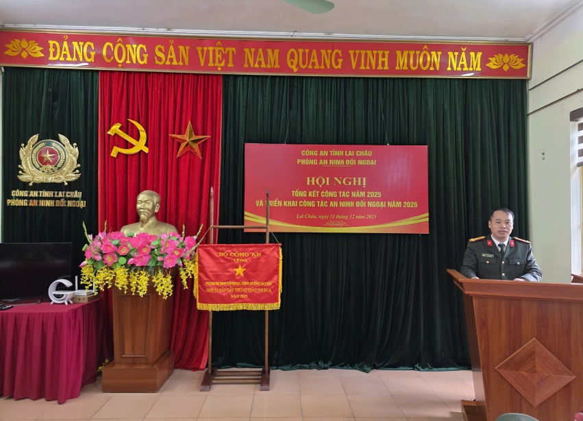 Đồng chí Thượng tá Nguyễn Công Lân, Trưởng phòng An ninh đối ngoại phát biểu khai mạc Hội nghị.