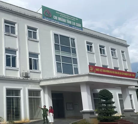 Phòng Kỹ thuật hình sự phối hợp tuyên truyền tại Ngân hàng Chính sách xã hội chi nhánh tỉnh Lai Châu