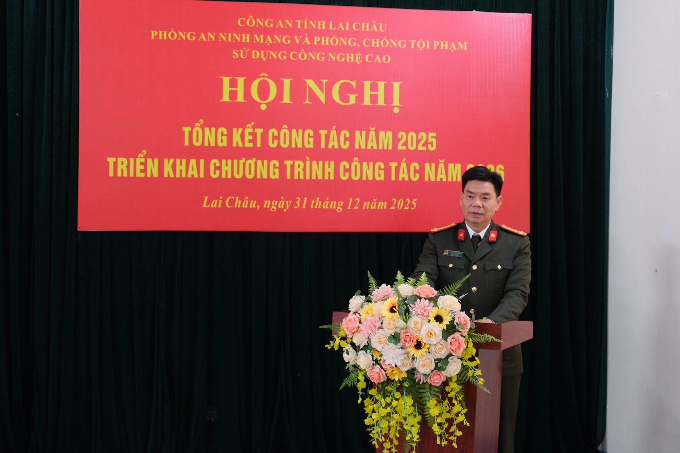 Đồng chí Đại tá Tao Văn Trường - Ủy viên Ban Thường vụ Đảng ủy  Phó Giám đốc Công an tỉnh phát biểu chỉ đạo tại Hội nghị