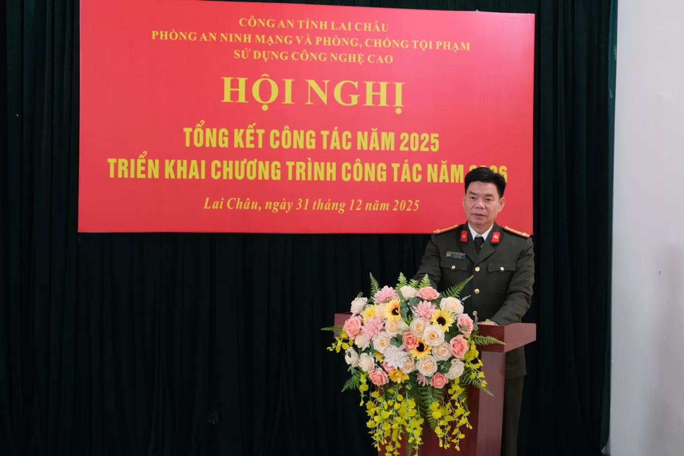 Đồng chí Đại tá Tao Văn Trường - Ủy viên Ban Thường vụ Đảng ủy  Phó Giám đốc Công an tỉnh phát biểu chỉ đạo tại Hội nghị