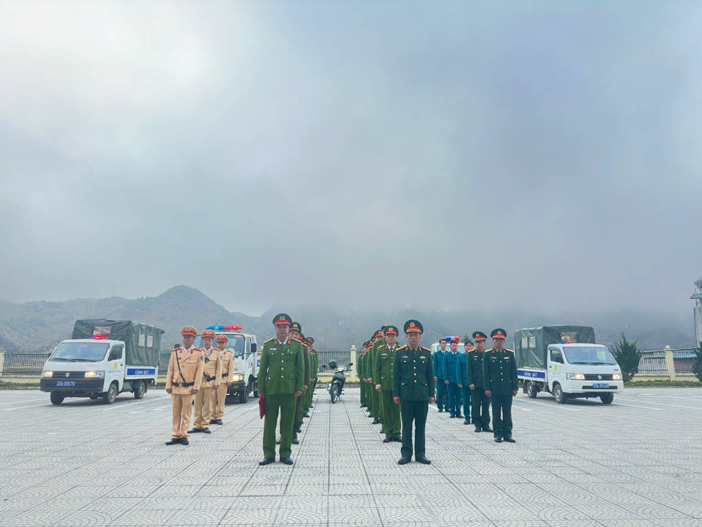 Toàn cảnh buổi ra quân