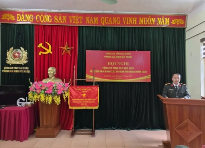 Đồng chí Thượng tá Nguyễn Công Lân, Trưởng phòng An ninh đối ngoại phát biểu khai mạc Hội nghị.