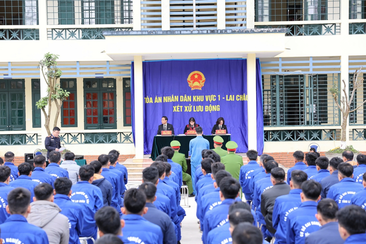 Đông đảo học viên Cơ sở cơ sở cai nghiện tham dự phiên tòa