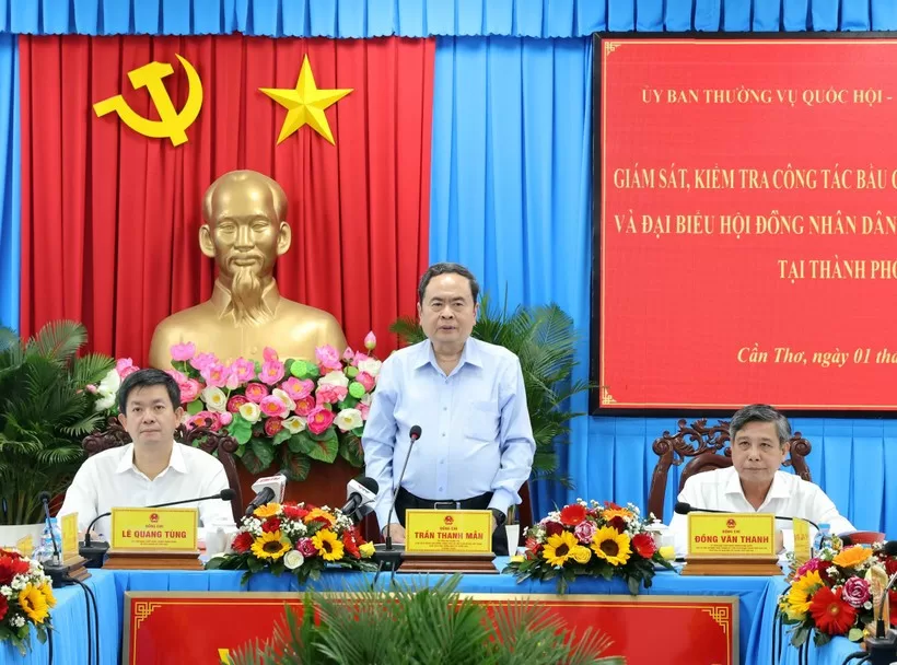 Chủ tịch Quốc hội, Chủ tịch Hội đồng Bầu cử quốc gia Trần Thanh Mẫn làm việc với lãnh đạo thành phố Cần Thơ về công tác bầu cử (Ảnh: PHẠM TRUNG)