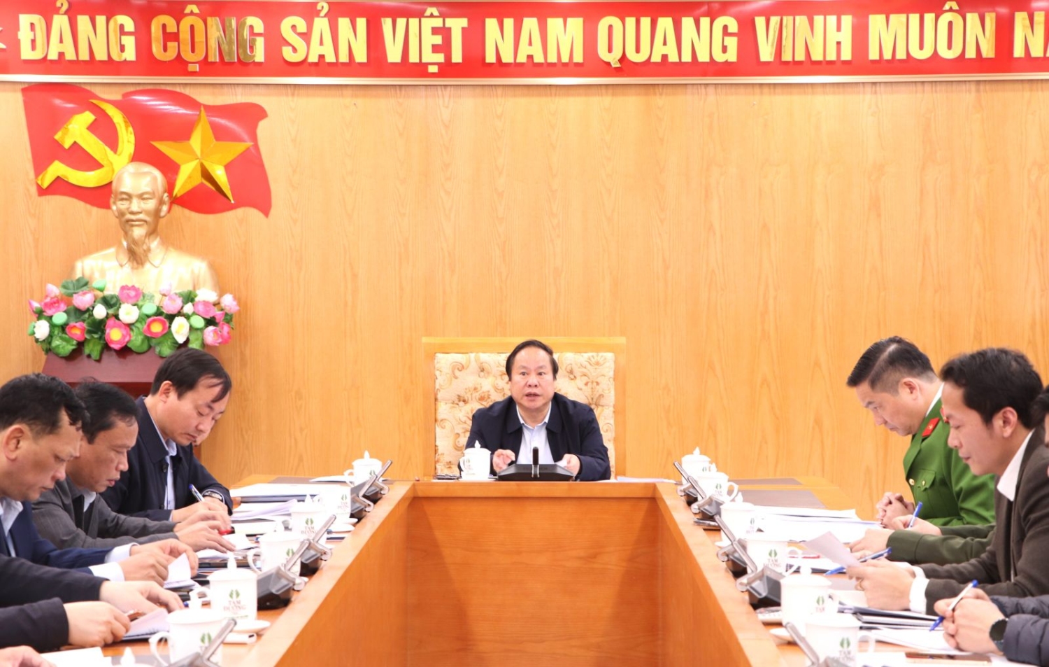 Phó Chủ tịch Thường trực UBND tỉnh Tống Thanh Hải chủ trì cuộc họp