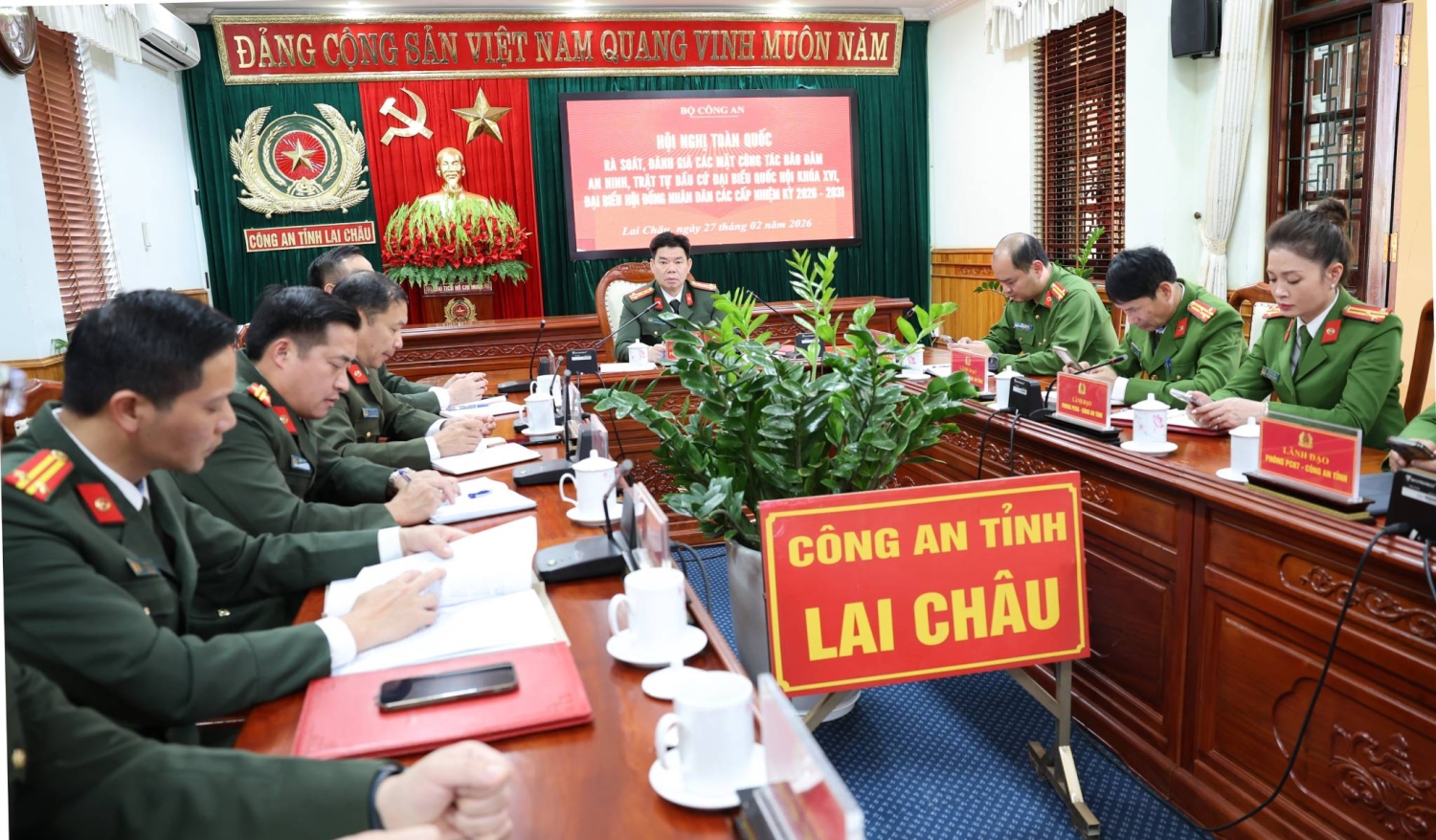 Đại tá Tao Văn Trường – Phó Giám đốc Công an tỉnh Lai Châu, lãnh đạo các phòng chức năng Công an tỉnh dự hội nghị tại Công an tỉnh Lai Châu