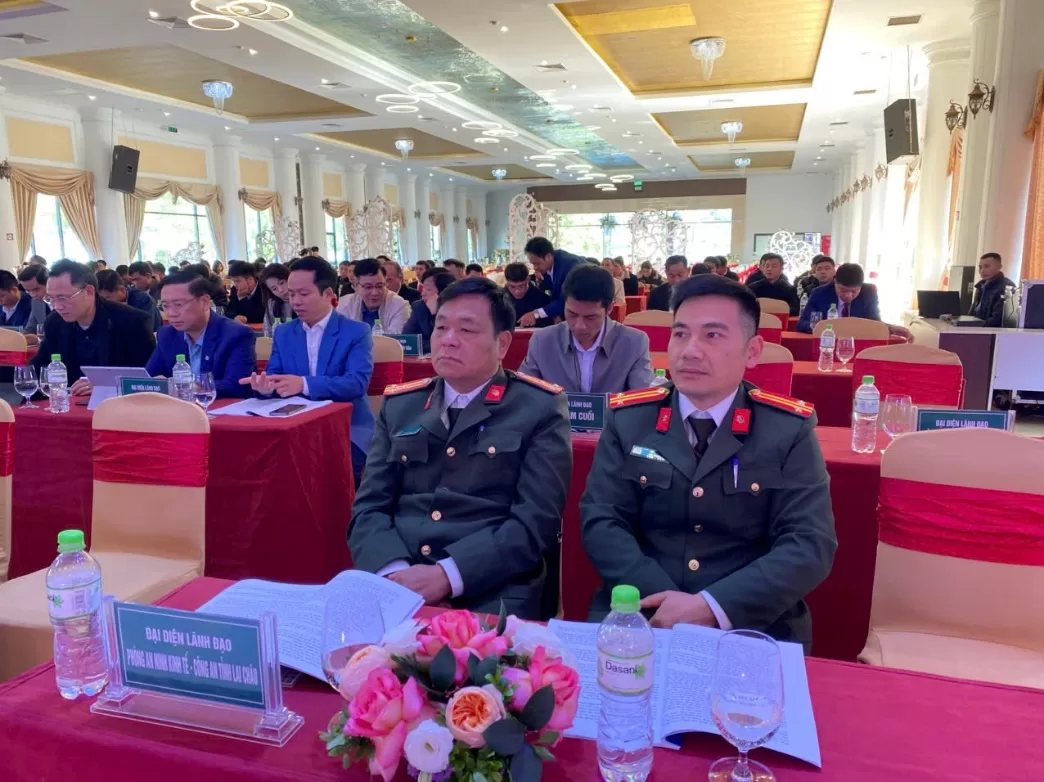Hình ảnh ghi nhận người dân đến làm thủ tục hành chính trong ngày làm việc đầu tiên Tết Nguyên đán Bính Ngọ năm 2026