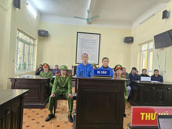 02 bị cáo tại phiên xét xử