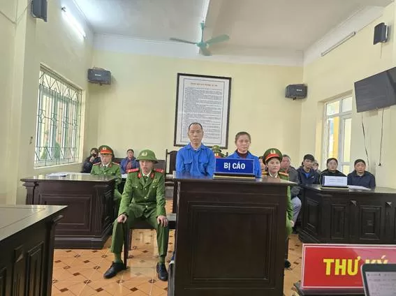 02 bị cáo tại phiên xét xử