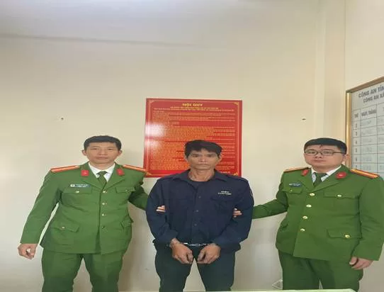 Đối tượng Hoàng Văn Hinh tại Công an xã
