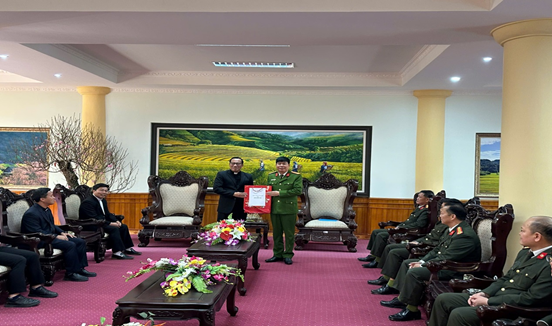 Đoàn Giáo xứ Lai Châu đến thăm, chúc Tết Công an tỉnh Lai Châu