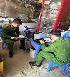 Hình ảnh CBCS tổ CSKV thực hiện công tác kiểm tra.