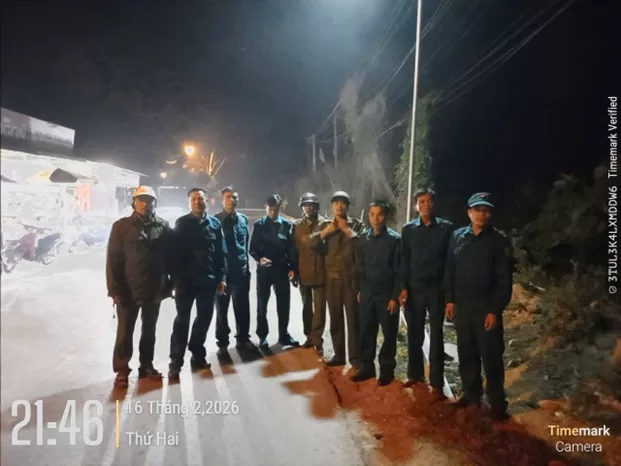 Lực lượng ANTT cơ sở phối hợp cùng Công an xã tuần tra xuyên đêm tại các tuyến đường liên bản
