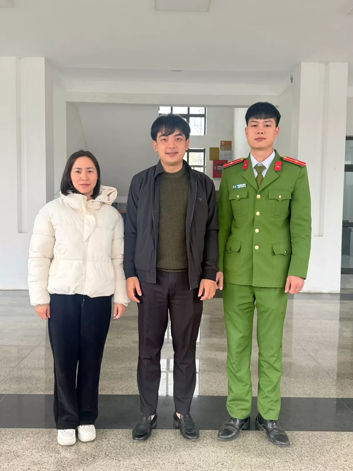 Công an xã Sìn Hồ hỗ trợ người dân nhận lại 600 triệu đồng chuyển nhầm tài khoản
