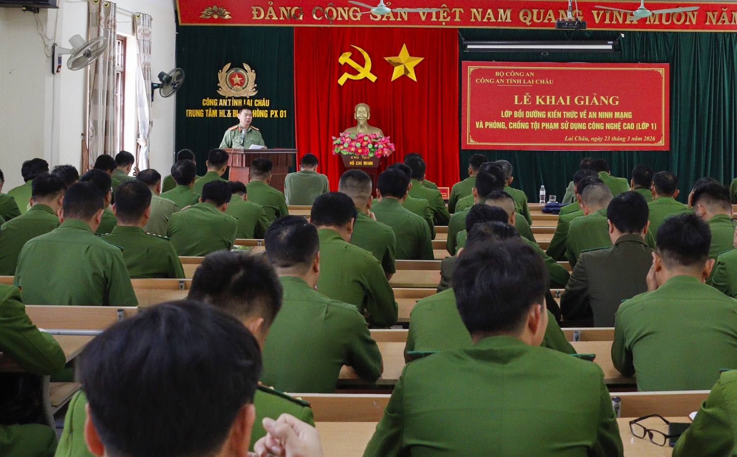 Lễ khai giảng lớp bồi dưỡng kiến thức an ninh mạng cho cán bộ chiến sĩ Công an Lai Châu