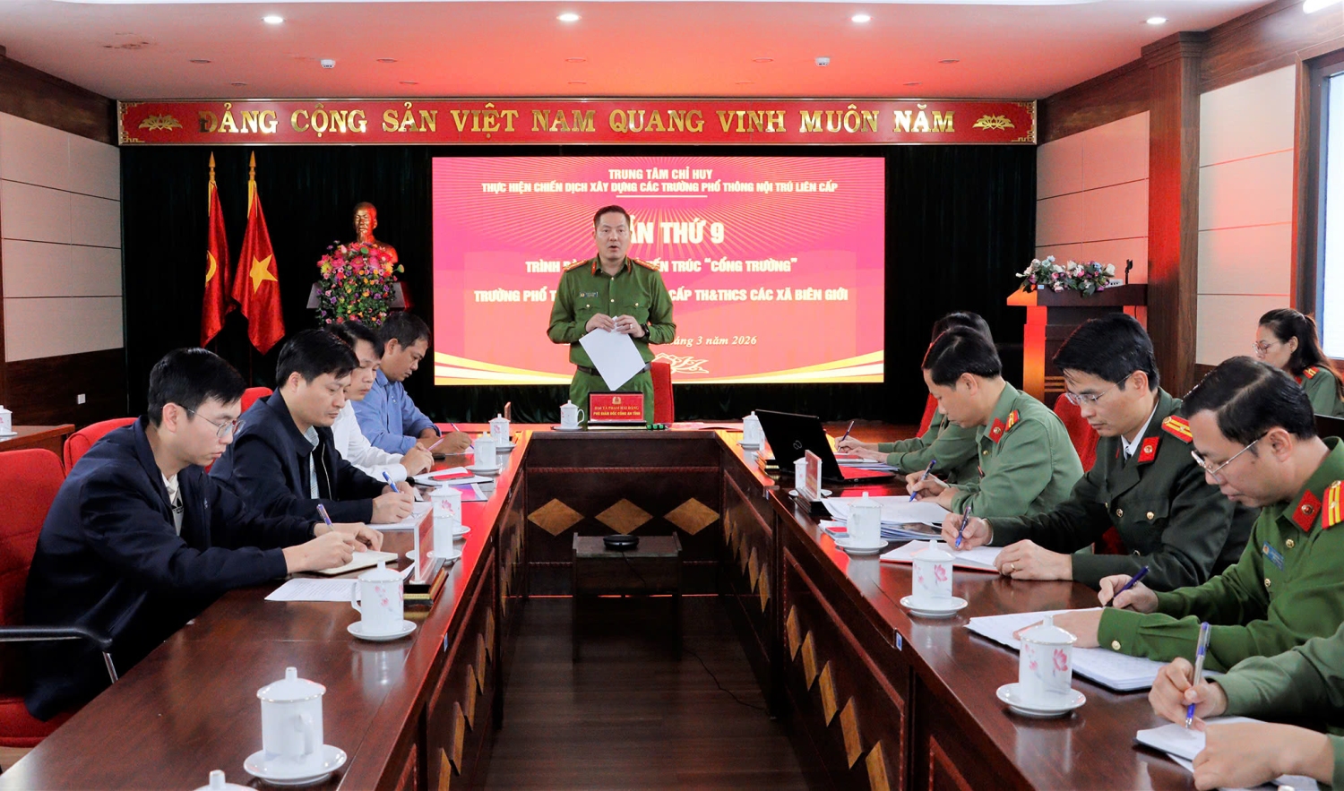 Hội nghị được tổ chức trực tiếp kết hợp với trực tuyến đến các điểm cầu