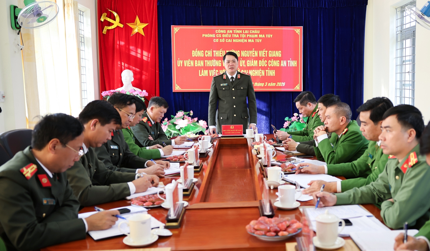 Thiếu tướng Nguyễn Viết Giang - Giám đốc Công an tỉnh phát biểu tại buổi làm việc