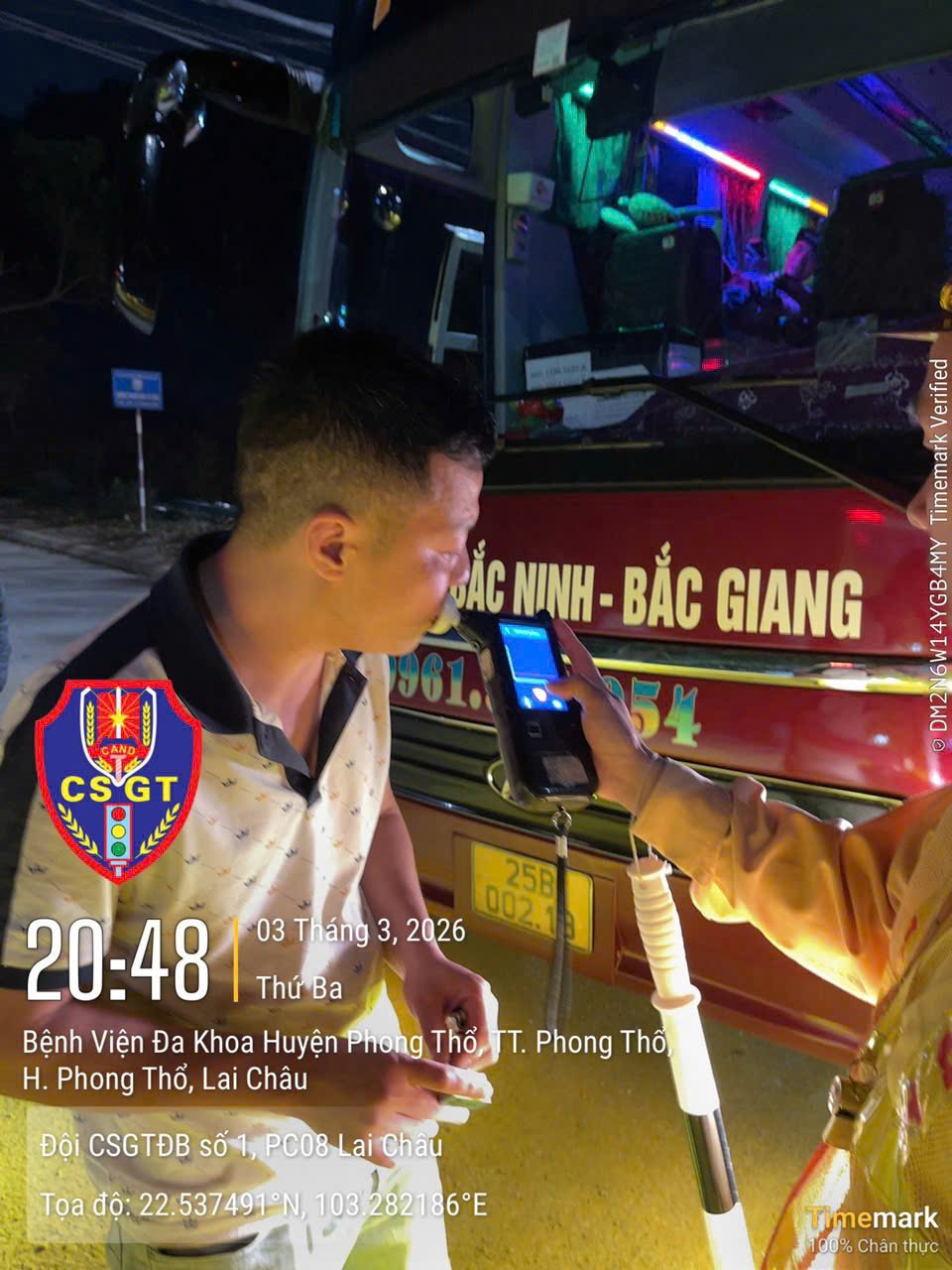 Lực lượng Cảnh sát Giao thông Công an tỉnh kiểm tra phương tiện