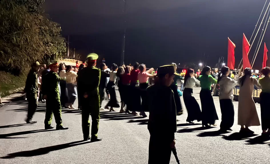 Công an xã phối hợp lực lượng bảo đảm ANTT ở cơ sở bảo đảm an toàn lễ hội