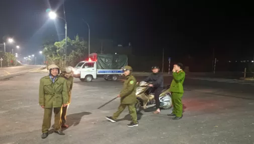Lực lượng ANTT cơ sở phối hợp cùng Công an xã tuần tra bảo đảm an ninh trật tự
