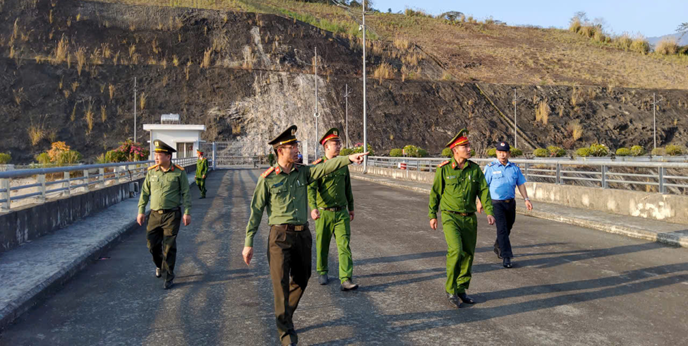 Tổ công tác tiến hành kiểm tra thực địa