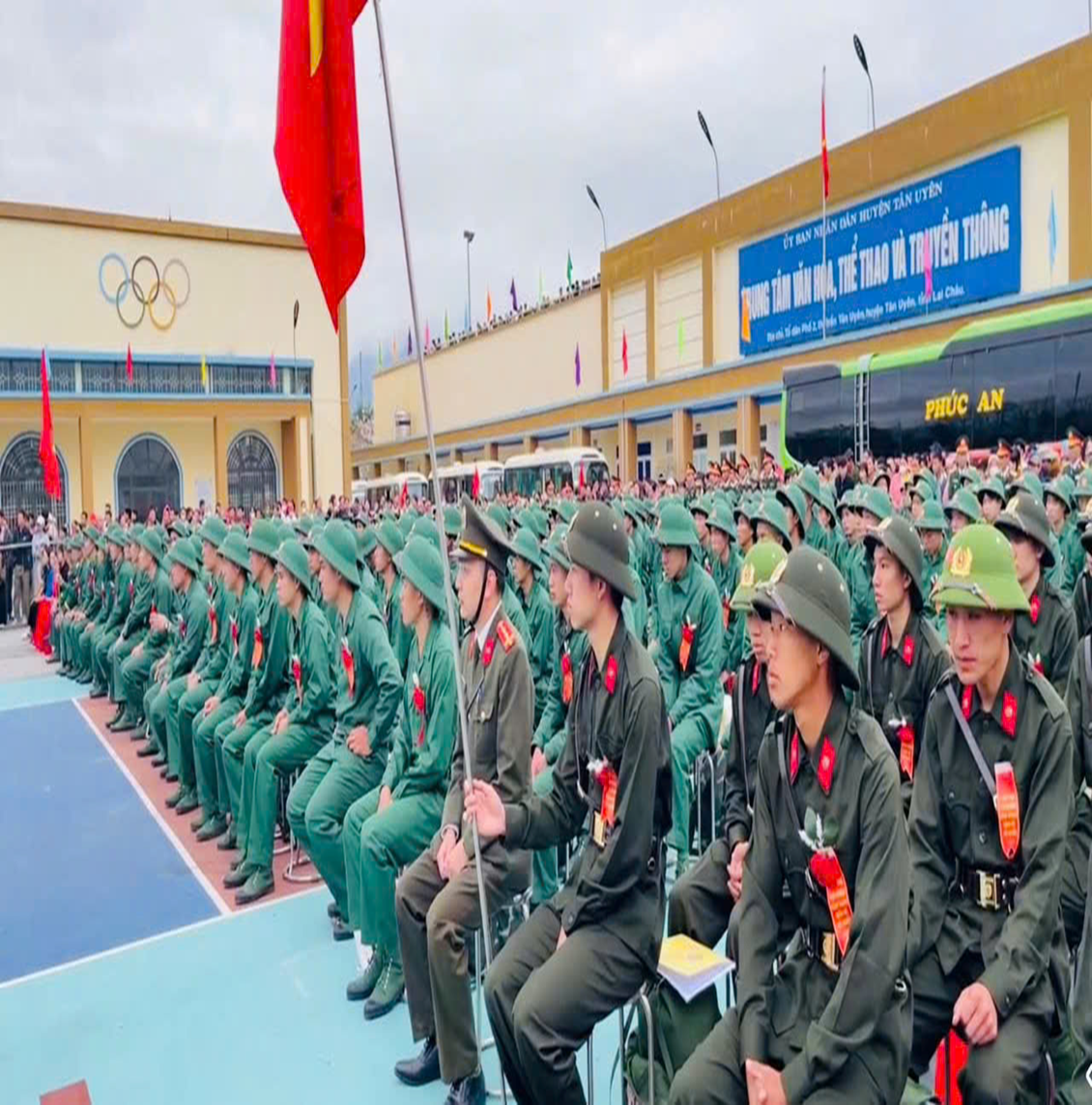 Toàn cảnh Lễ giao nhận quân năm 2026 tại điểm giao nhận quân số 5 (Tân Uyên)